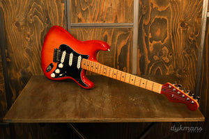 Fender Ultra Luxe Stratocaster Plasma Red Burst 2021