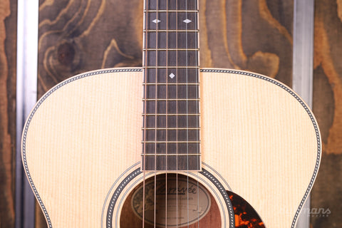 Larrivée OM-40E Legacy Series