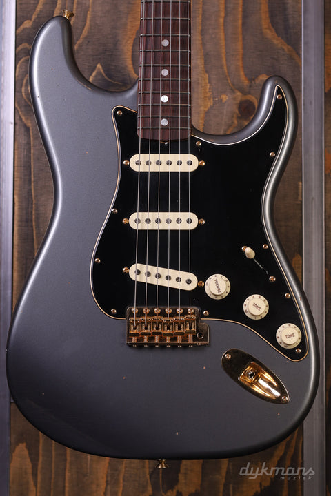 Fender Custom Shop Limited Edition 1965 Dual-Mag Stratocaster Journeyman Relic Charcoal Frost Metallic