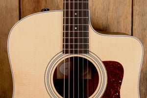 Taylor 210ce